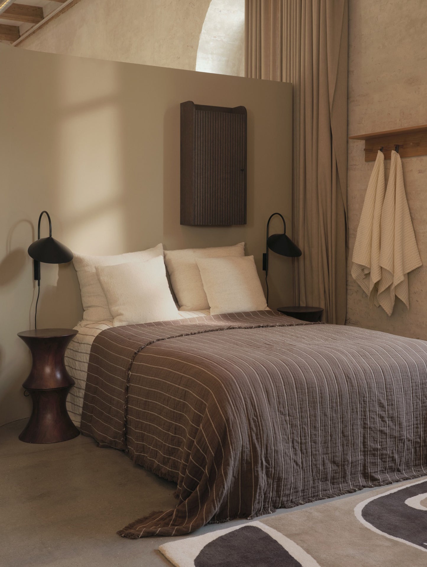 Arum Swivel Wall Lamp