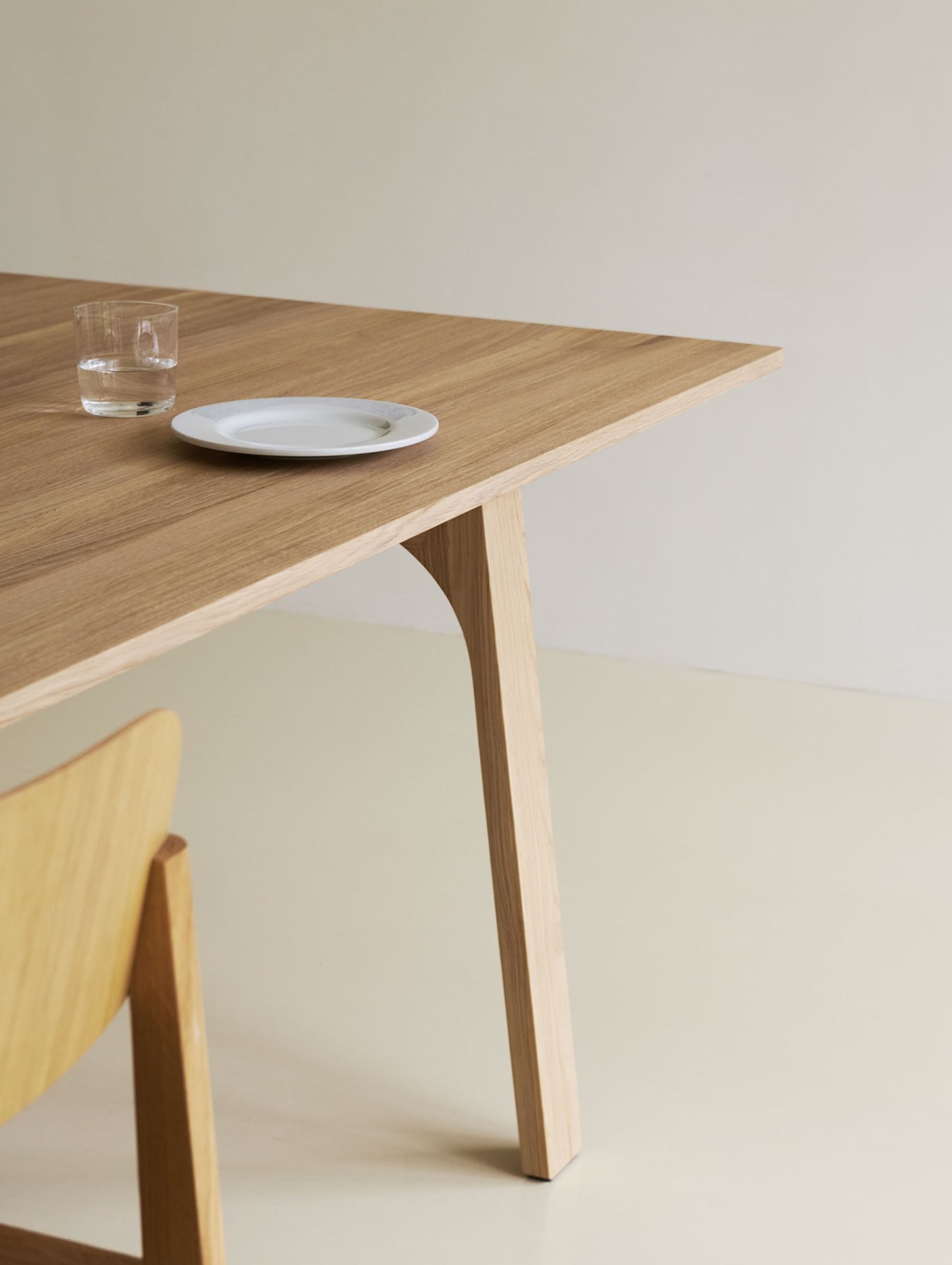 Earnest Extendable Table by Muuto - Oiled Oak