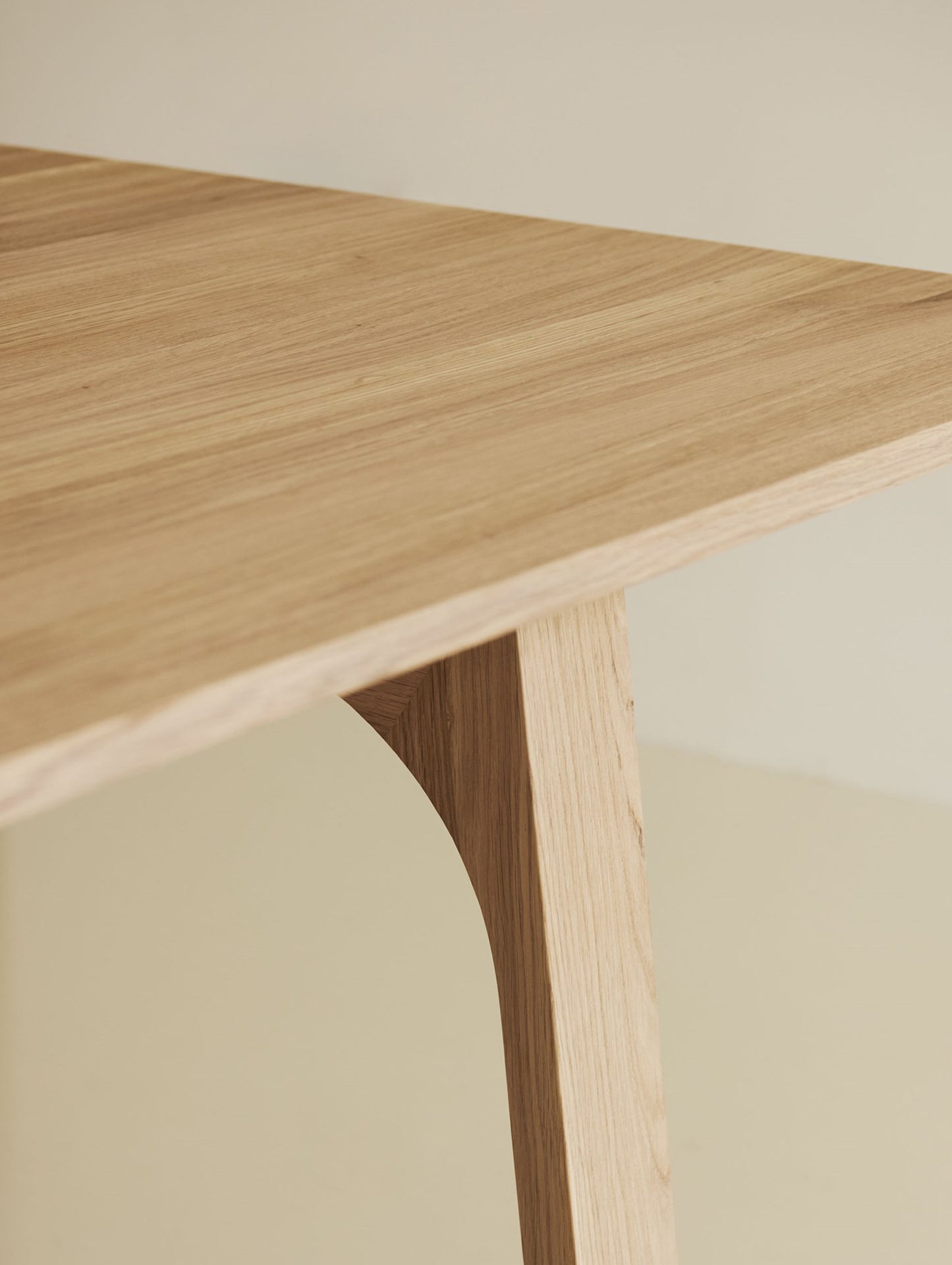 Earnest Extendable Table by Muuto - Oiled Oak