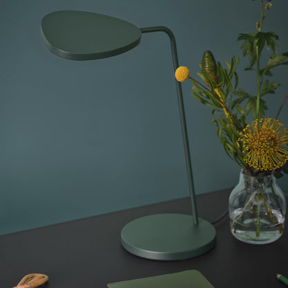 Dark Green Leaf Table Lamp by Muuto