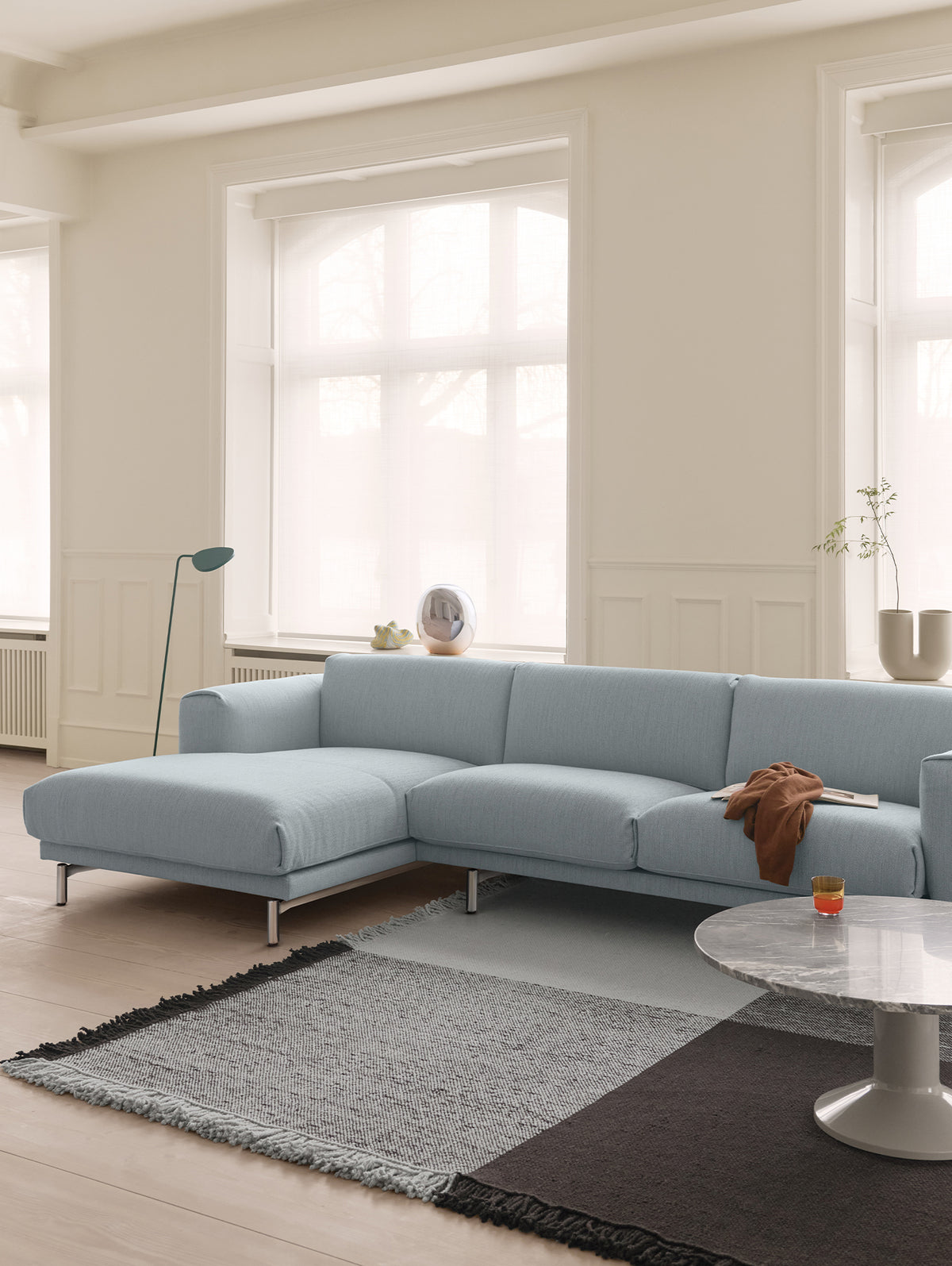 Rest Sofa with Left Chaise Longue (Sitting Right) by Muuto - Ecriture 710
