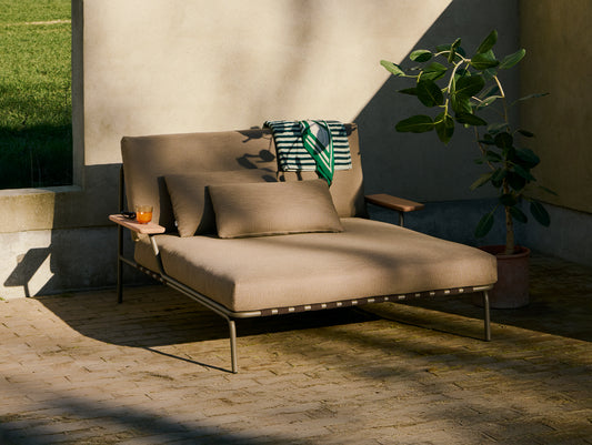 Settle Lounge Bed by Muuto - Taupe Frame / Ribbed Weave 05