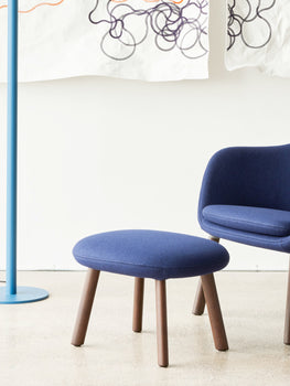 HAL Lounge Chair by Vitra - Dark Varnished Oak /Dark Varnished Oak / Cosy 2 20 Electric Blue (F80)
