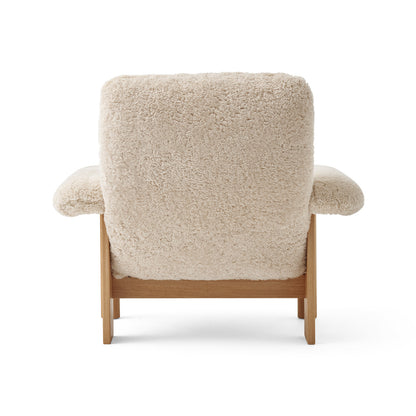 Brasilia Lounge Chair / Oiled Oak / Sheepskin Nature by Menu