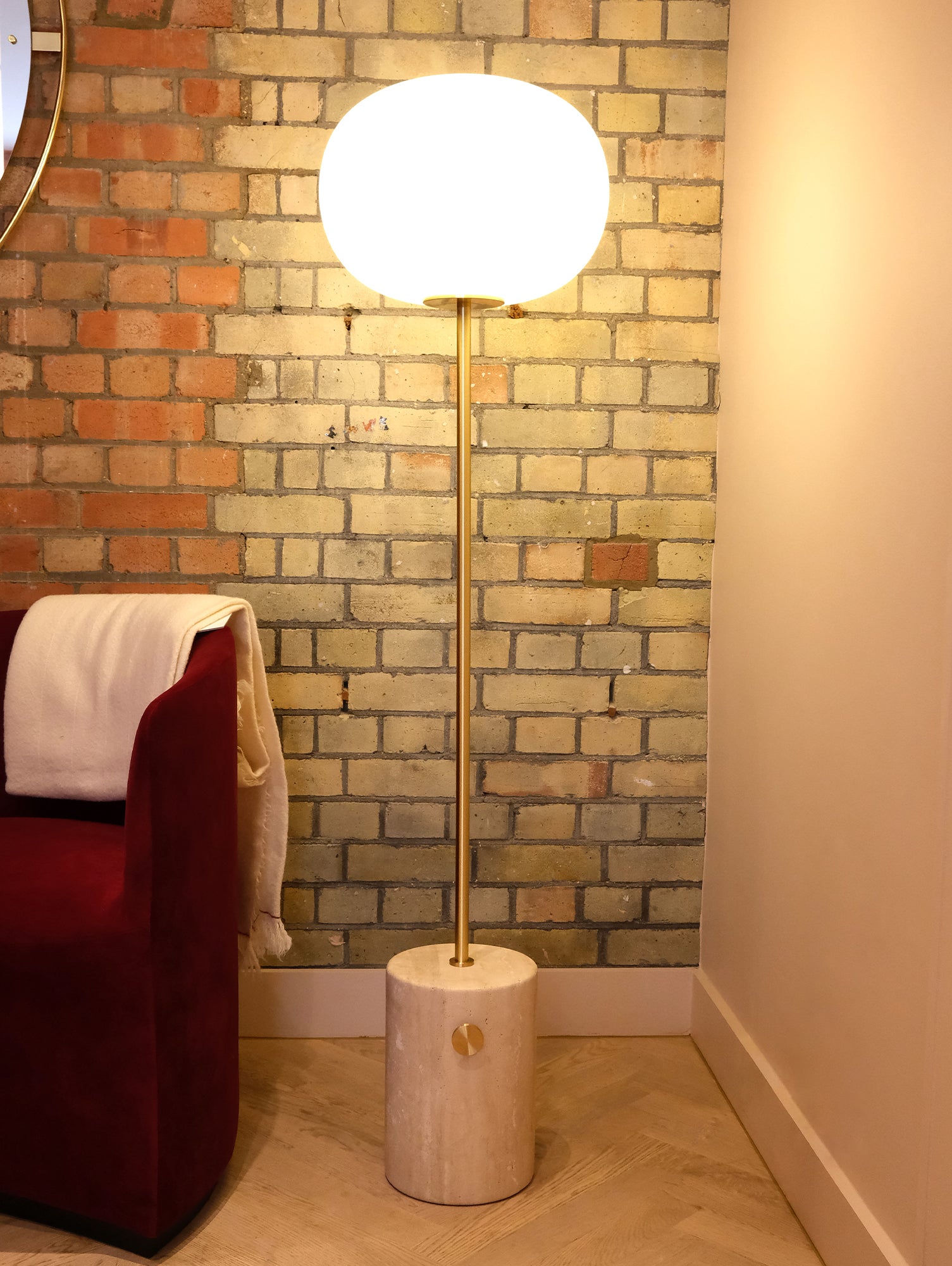 アウド・コペンハーゲンのJWDAフロアランプ – Really Well Made