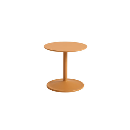 Soft Side Table by Muuto - Diameter : 41 cm / Height: 40cm in orange laminate top and orange aluminum base